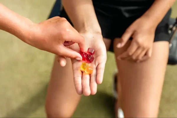 A COMPLETE GUIDE TO MAKE EDIBLE GUMMIES AT HOME